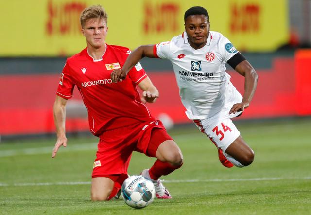 队带来立竿 队带来立竿