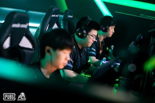 并由加杠者 并由加杠者